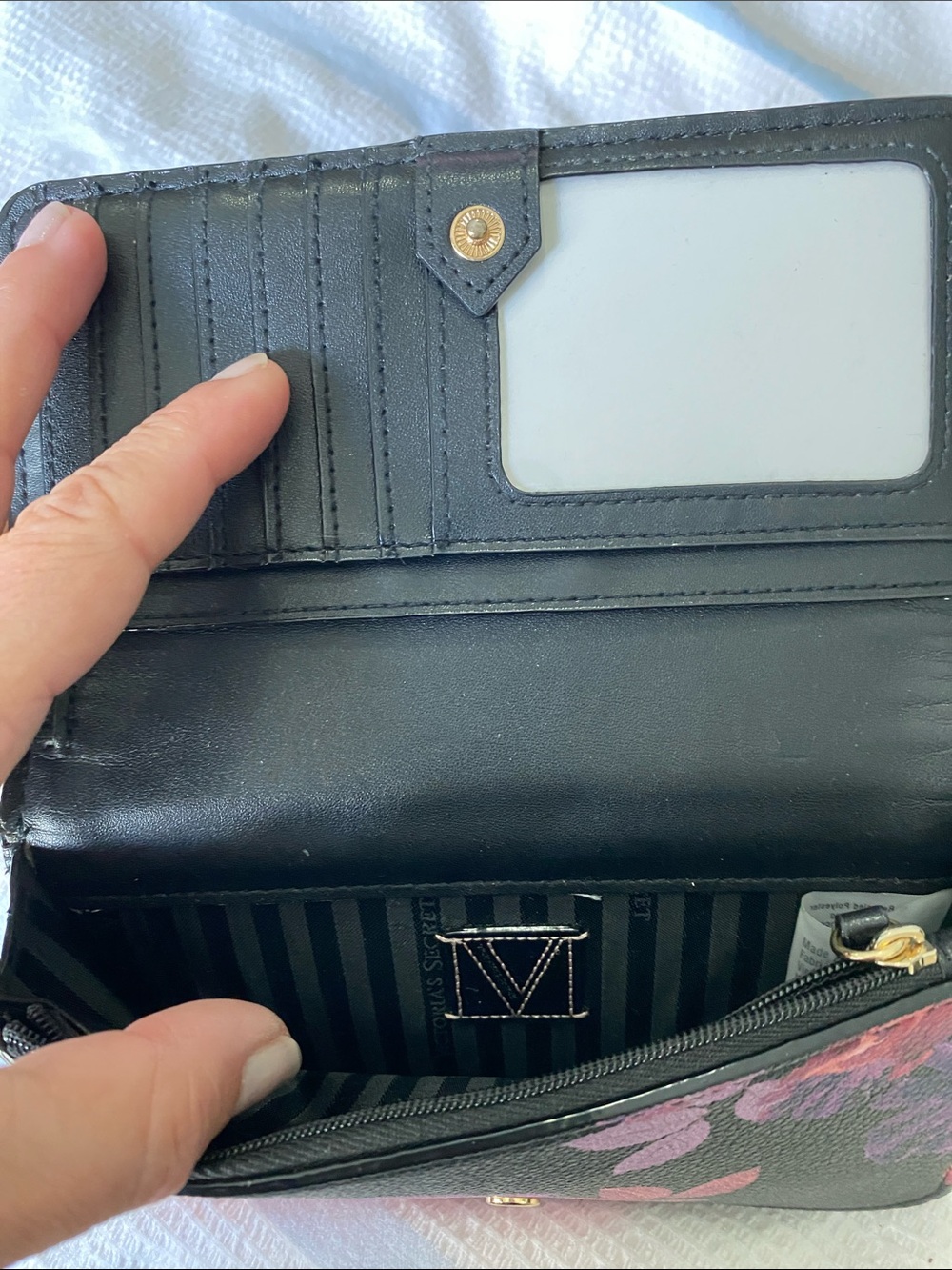 Bundle of Wallets , some New. - Picture 3 of 3